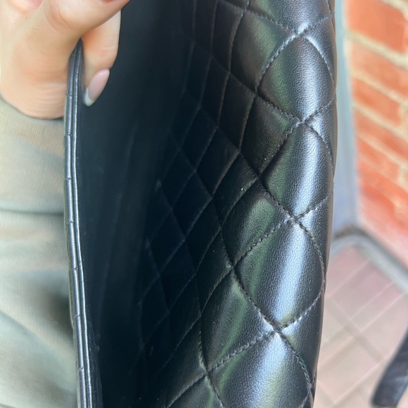 Authentic Chanel black quilted lambskin flap messenger bijou 24k gold hardware - Picture 4 of 16